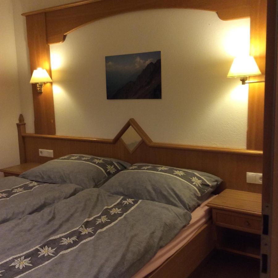 Haus Hotz Apartment Ландек Екстериор снимка